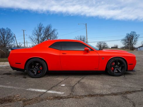 Used 2021 Dodge Challenger SRT Hellcat image 3