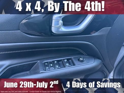 Used 2023 Jeep Compass Latitude AWD/4WD image 17