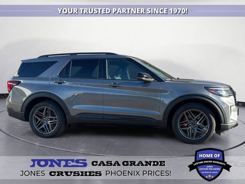 Used 2025 Ford Explorer ST image 6