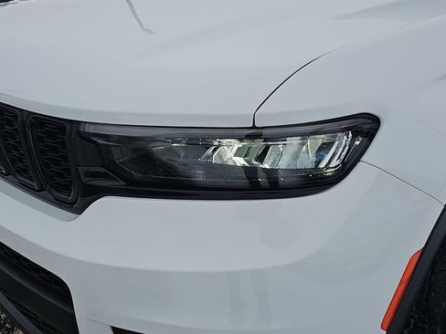 Used 2023 Jeep Grand Cherokee L Altitude image 33