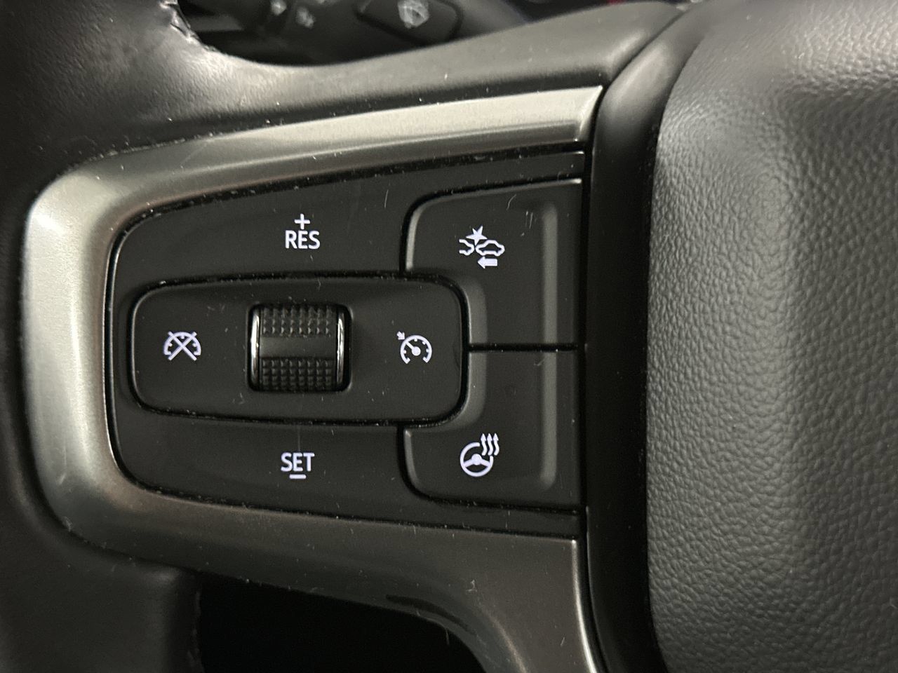 Used 2024 Chevrolet Silverado 1500 LT AWD/4WD image 50