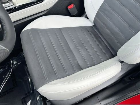 New 2025 Mitsubishi Outlander SE image 23