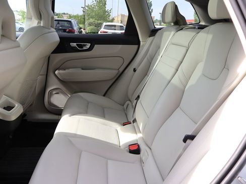 Used 2018 Volvo XC60 T6 Momentum w/ Convenience Package AWD/4WD image 13