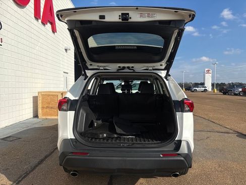 Used 2020 Toyota RAV4 XLE Premium image 30