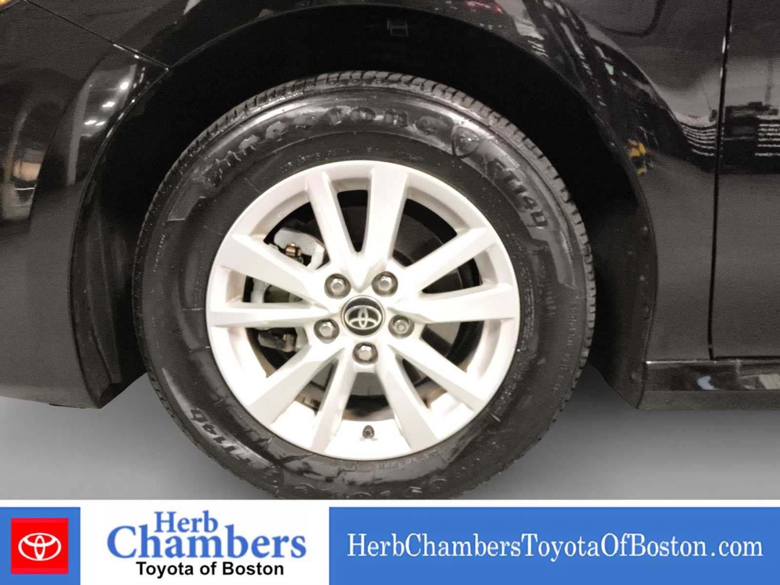 Used 2025 Toyota Camry LE AWD/4WD image 37