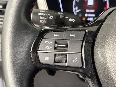Used 2025 Honda Pilot TrailSport image 26