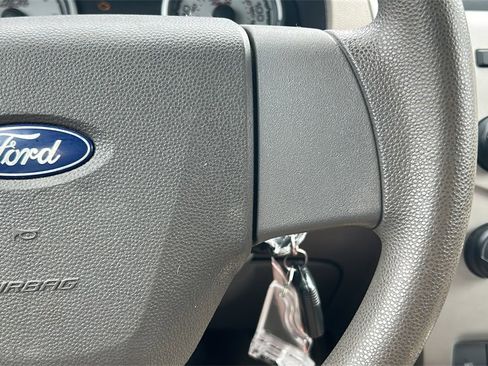 Used 2010 Ford Focus SE image 23