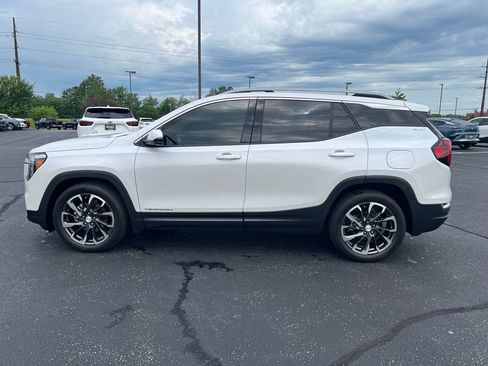 Used 2023 GMC Terrain SLT w/ Infotainment Package II FWD image 3