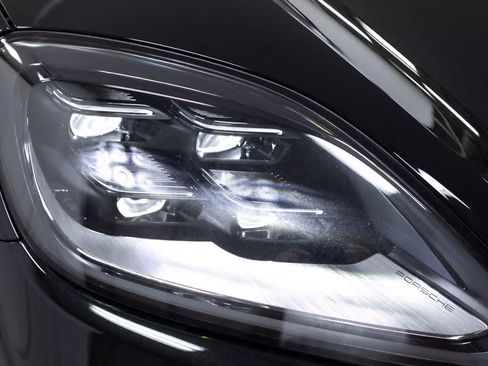 Certified 2025 Porsche Cayenne S AWD/4WD image 16