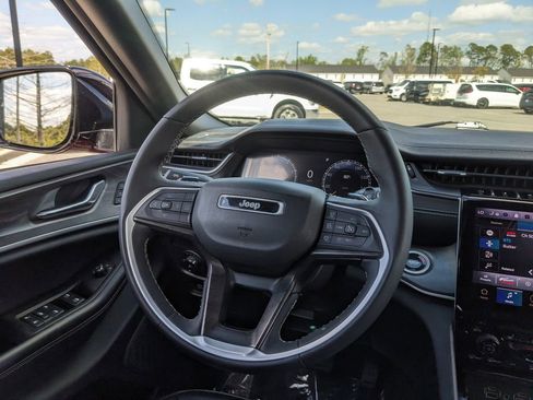 Used 2024 Jeep Grand Cherokee Limited image 28