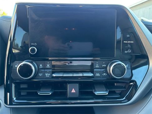 Used 2025 Toyota Highlander XLE image 21
