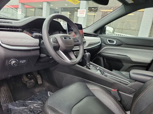 Used 2023 Jeep Compass Latitude AWD/4WD image 19