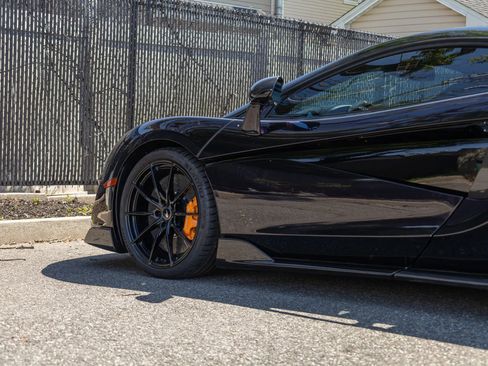 Used 2019 McLaren 600LT RWD image 23