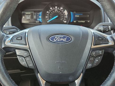 Used 2022 Ford Edge SEL image 11