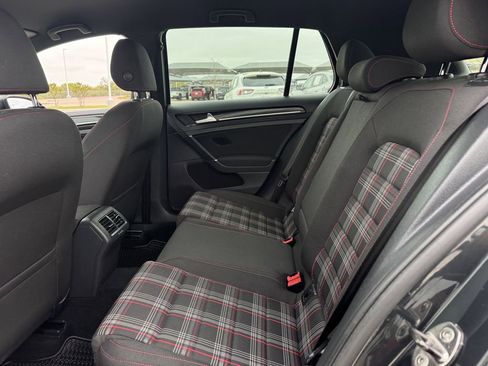 Used 2017 Volkswagen Golf S image 26