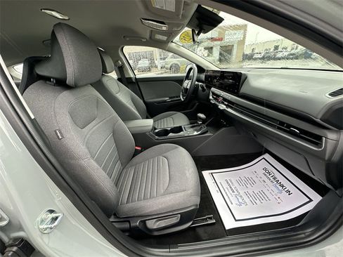 Used 2025 Kia K4 EX image 23