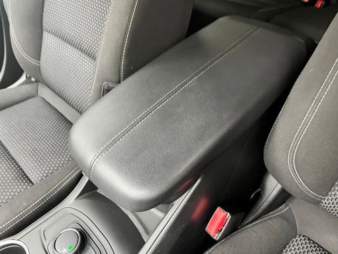 Used 2023 GMC Terrain SLE FWD image 29