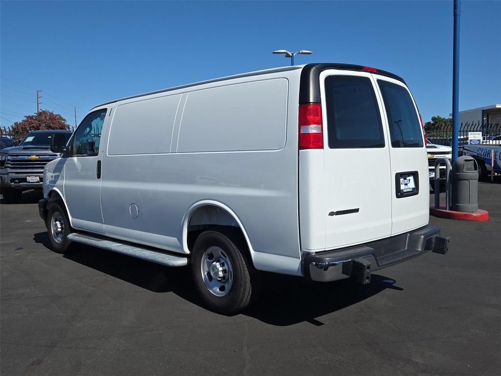 Used 2025 Chevrolet Express 2500 w/ Driver Convenience Package RWD image 28