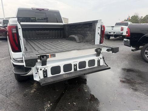 Used 2025 GMC Sierra 2500 Denali w/ Denali Reserve Package image 10