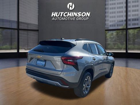 Certified 2025 Chevrolet Trax LT w/ LT Convenience Package image 3