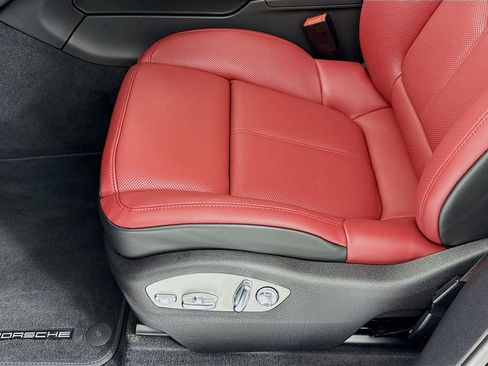 New 2026 Porsche Macan image 13