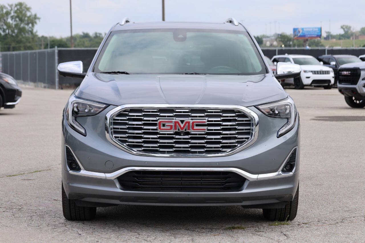 Used 2020 GMC Terrain Denali w/ Denali Premium Package AWD/4WD image 2