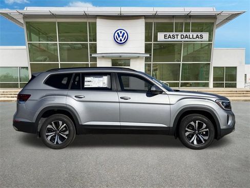 New 2026 Volkswagen Atlas SE image 2