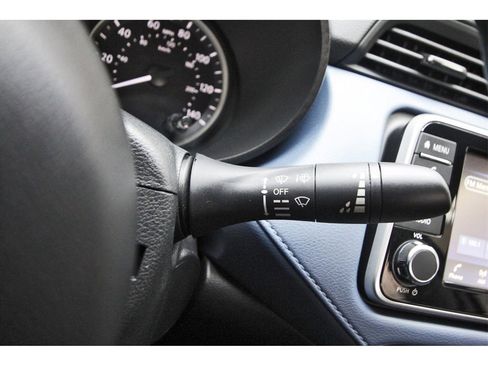 Used 2025 Nissan Versa SV w/ Trunk Package image 17