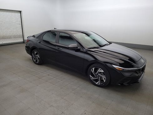Used 2025 Hyundai Elantra Sport FWD image 11