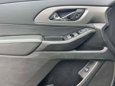 Used 2023 Chevrolet Traverse LT image 18