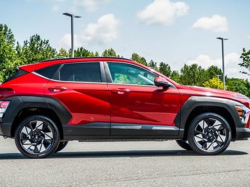 Used 2024 Hyundai Kona SEL AWD/4WD image 6