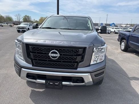 Used 2024 Nissan Titan SV w/ SV Convenience Package image 4