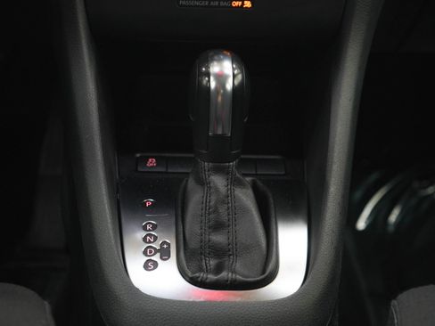 Used 2012 Volkswagen Golf 4-Door FWD image 17