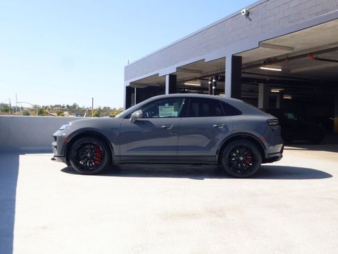 New 2026 Porsche Macan Turbo Electric image 2