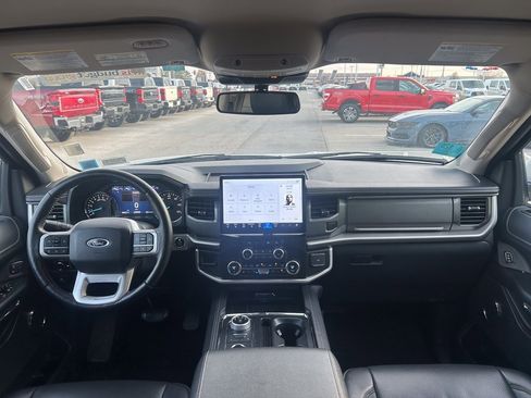 Certified 2024 Ford Expedition XLT image 32