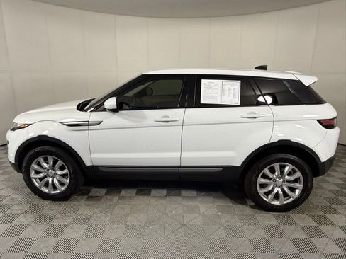 Used 2018 Land Rover Range Rover Evoque SE Premium image 3