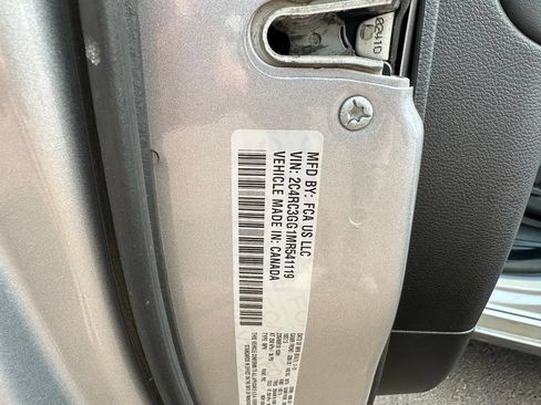 Used 2021 Chrysler Pacifica Limited w/ S Appearance Package AWD/4WD image 9