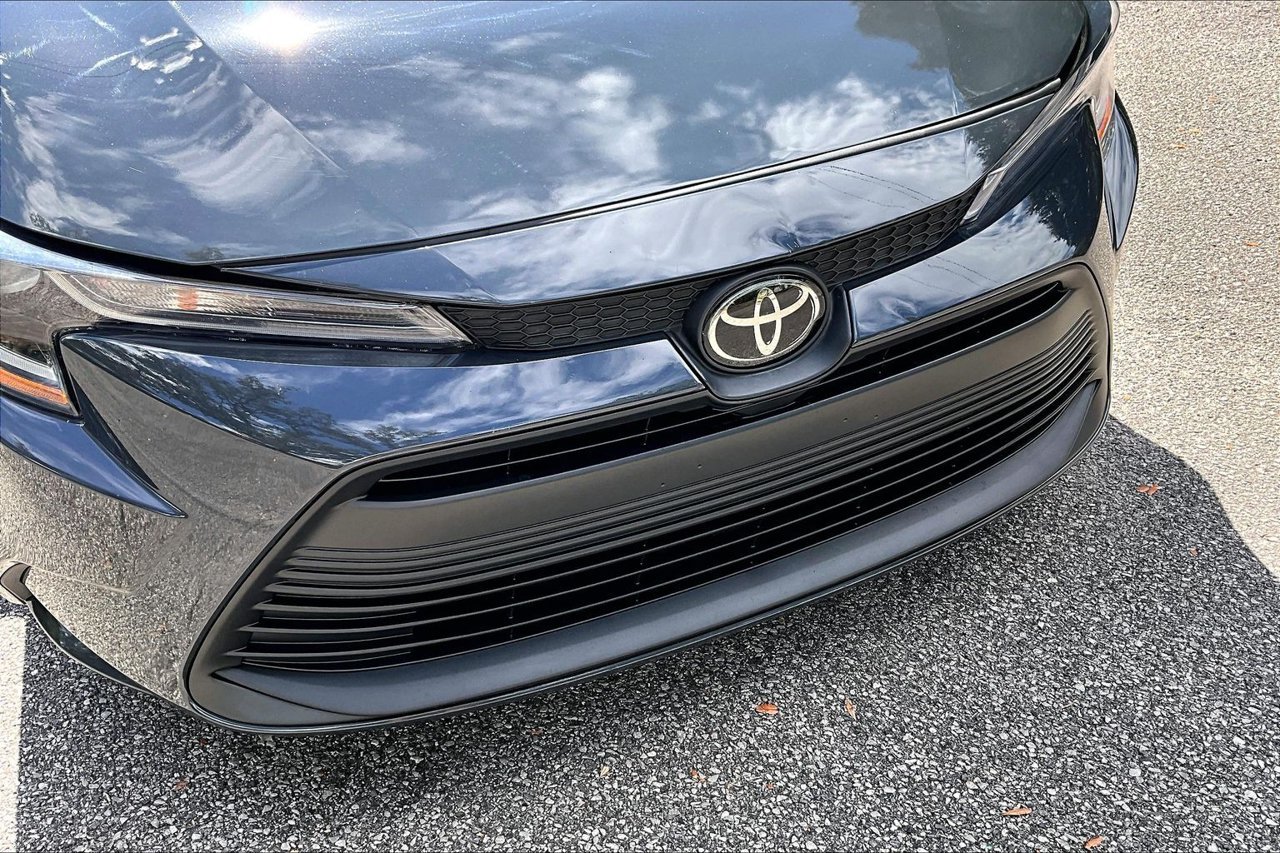 Used 2025 Toyota Corolla LE FWD image 34