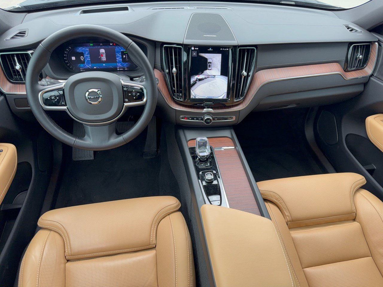 Certified 2024 Volvo XC60 T8 Ultimate w/ Protection Package Premier AWD/4WD image 17