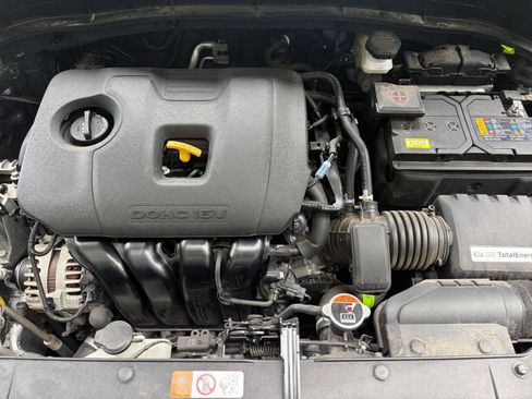 Used 2025 Kia Soul LX w/ LX Technology Package FWD image 30