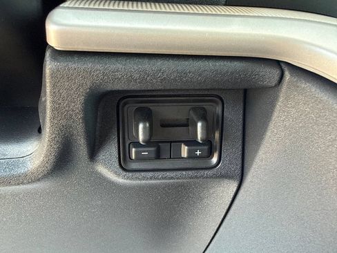 Used 2025 Ford Expedition Active AWD/4WD image 29