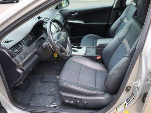Used 2012 Toyota Camry SE FWD image 19