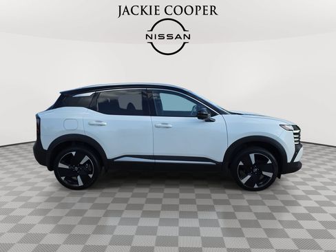 Used 2026 Nissan Kicks SR AWD/4WD image 4