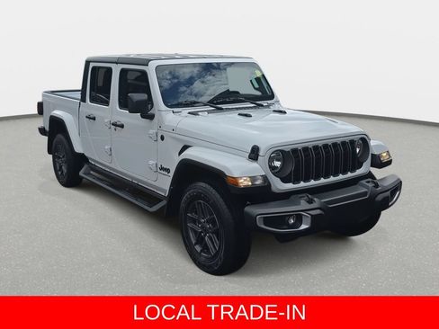 Used 2024 Jeep Gladiator Sport AWD/4WD image 3