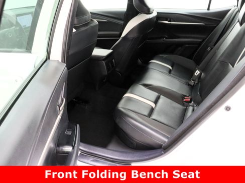 Used 2025 Toyota Camry SE image 28