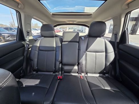 Used 2019 Nissan Pathfinder Platinum image 28
