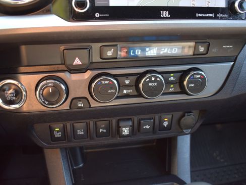 Used 2022 Toyota Tacoma TRD Off-Road w/ TRD Premium Off Road Package AWD/4WD image 59