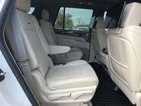 Used 2023 Cadillac Escalade Premium Luxury Platinum w/ Heavy-Duty Trailer Package AWD/4WD image 16