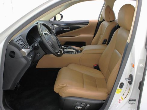 Used 2017 Lexus LS 460 w/ Comfort Package RWD image 33