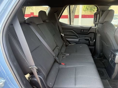 Used 2025 Toyota 4Runner SR5 AWD/4WD image 31